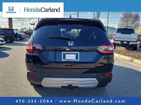 Used 2025 Honda Pilot TrailSport image 5
