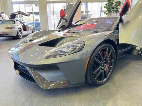 Used 2019 Ford GT Carbon Series image 9