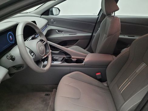 Used 2025 Hyundai Elantra SEL image 17