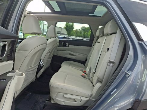 Certified 2025 Kia Sorento S w/ Panoramic Sunroof Package AWD/4WD image 10