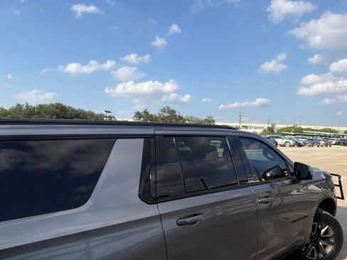 Used 2021 Chevrolet Suburban Z71 w/ Z71 Signature Package AWD/4WD image 39