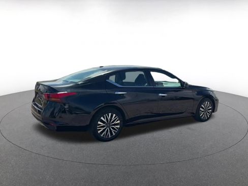 Used 2025 Nissan Altima 2.5 SV image 12