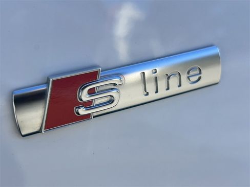 Used 2025 Audi Q3 2.0T Premium image 10