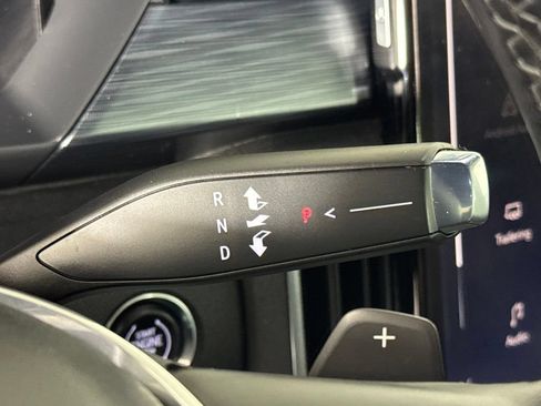Certified 2025 GMC Acadia Elevation AWD/4WD image 18