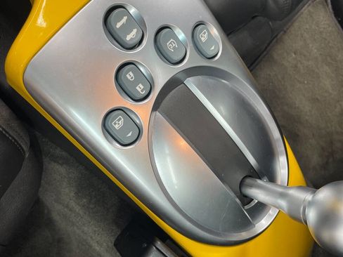 Used 2004 Chevrolet SSR w/ Preferred Equipment Group image 16