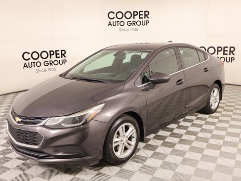 Used 2017 Chevrolet Cruze LT w/ Convenience Package FWD image 10