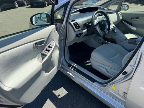 Used 2015 Toyota Prius Two FWD image 19