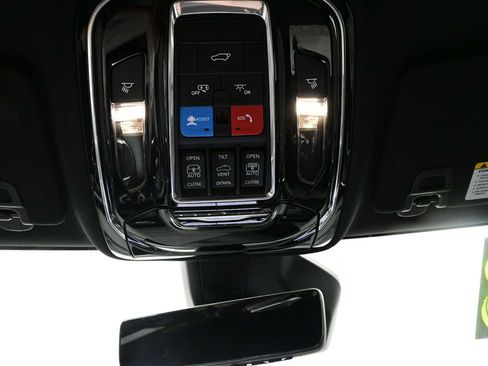 Used 2023 Jeep Grand Cherokee Overland w/ Luxury Tech Group IV AWD/4WD image 29
