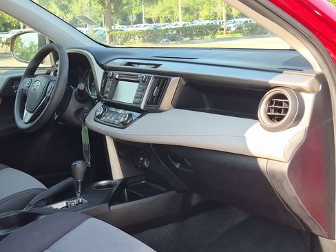 Used 2015 Toyota RAV4 XLE FWD image 25