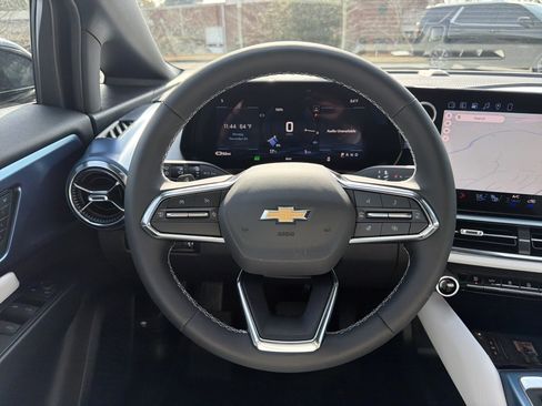 New 2026 Chevrolet Equinox EV LT image 24