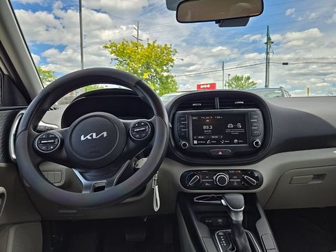 Certified 2025 Kia Soul LX w/ LX Technology Package FWD image 32