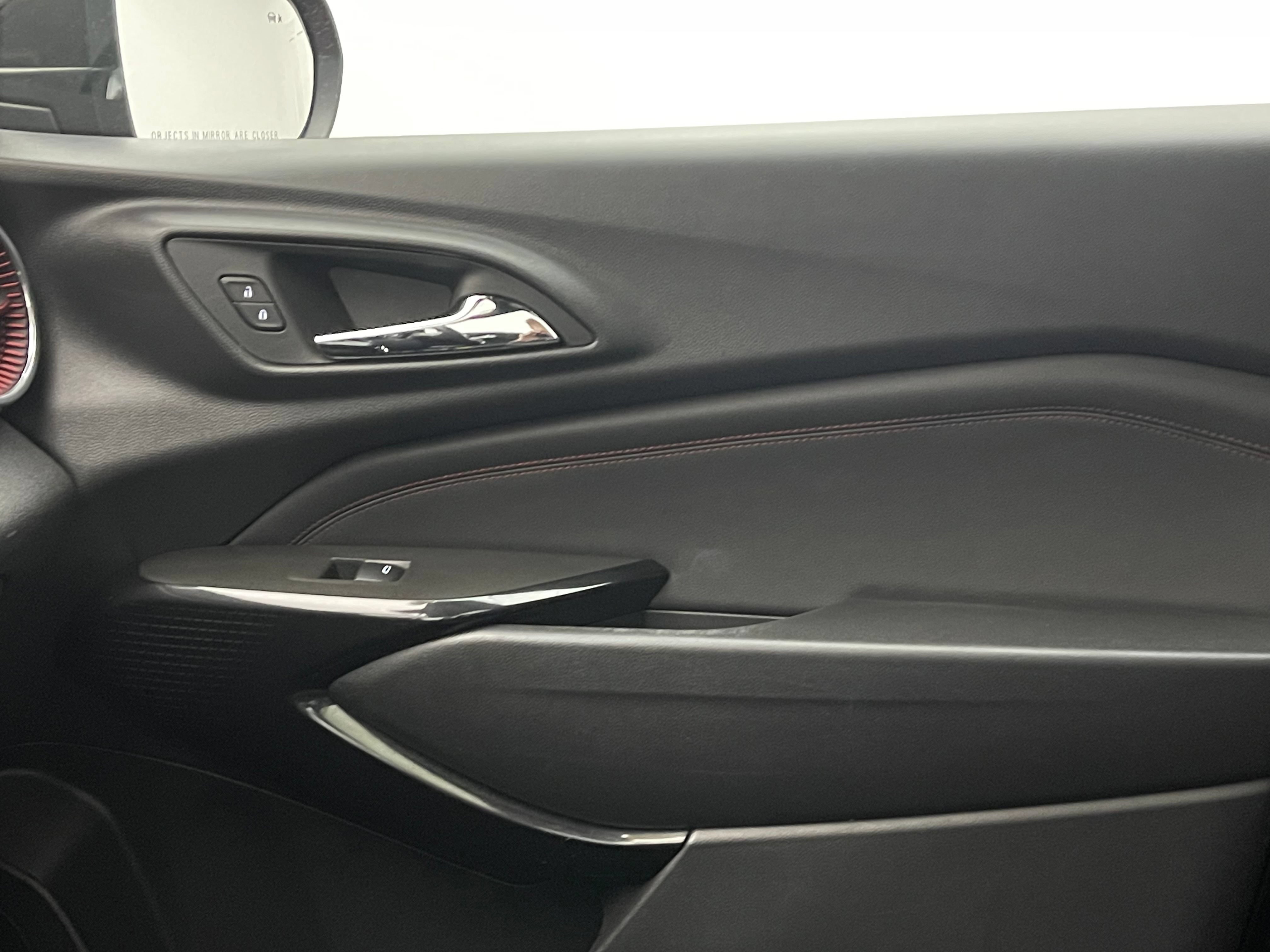 Used 2024 Chevrolet Trax RS w/ Sunroof Package FWD image 41