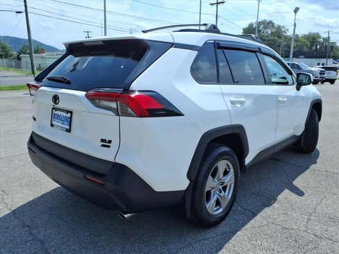 Used 2022 Toyota RAV4 XLE w/ Convenience Package AWD/4WD image 4