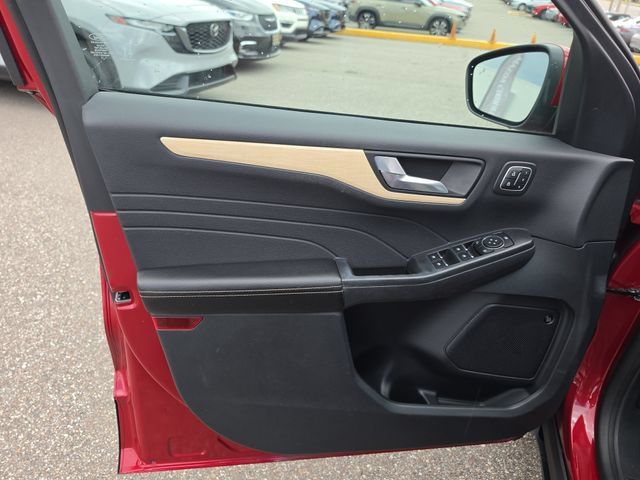Used 2022 Ford Escape Titanium w/ Titanium Elite Package FWD image 10