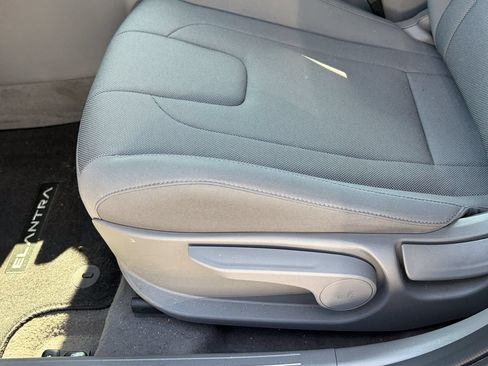 Certified 2024 Hyundai Elantra SE FWD image 6