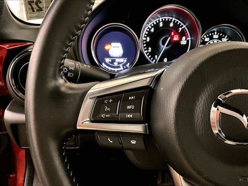 Used 2022 MAZDA MX-5 Miata Club RWD image 17