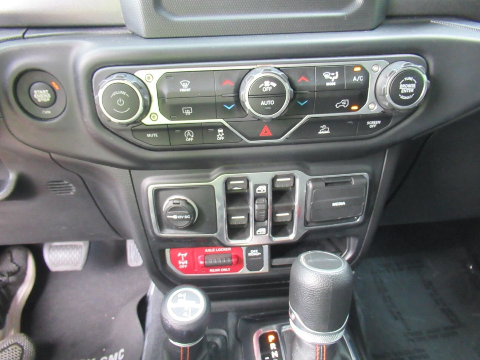Used 2021 Jeep Gladiator Mojave w/ Trailer Tow Package AWD/4WD image 27