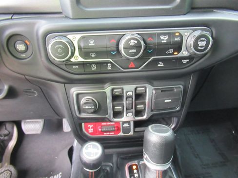 Used 2021 Jeep Gladiator Mojave w/ Trailer Tow Package AWD/4WD image 27