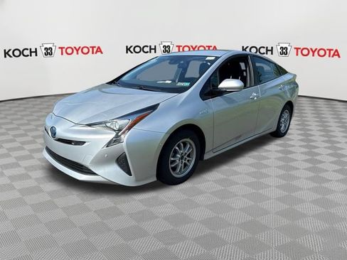Used 2017 Toyota Prius Three FWD image 3