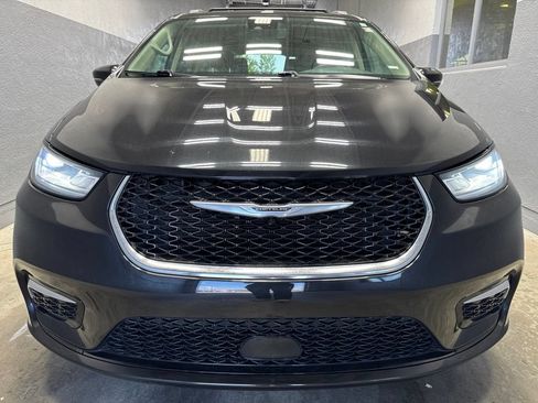 Used 2022 Chrysler Pacifica Touring-L FWD image 5