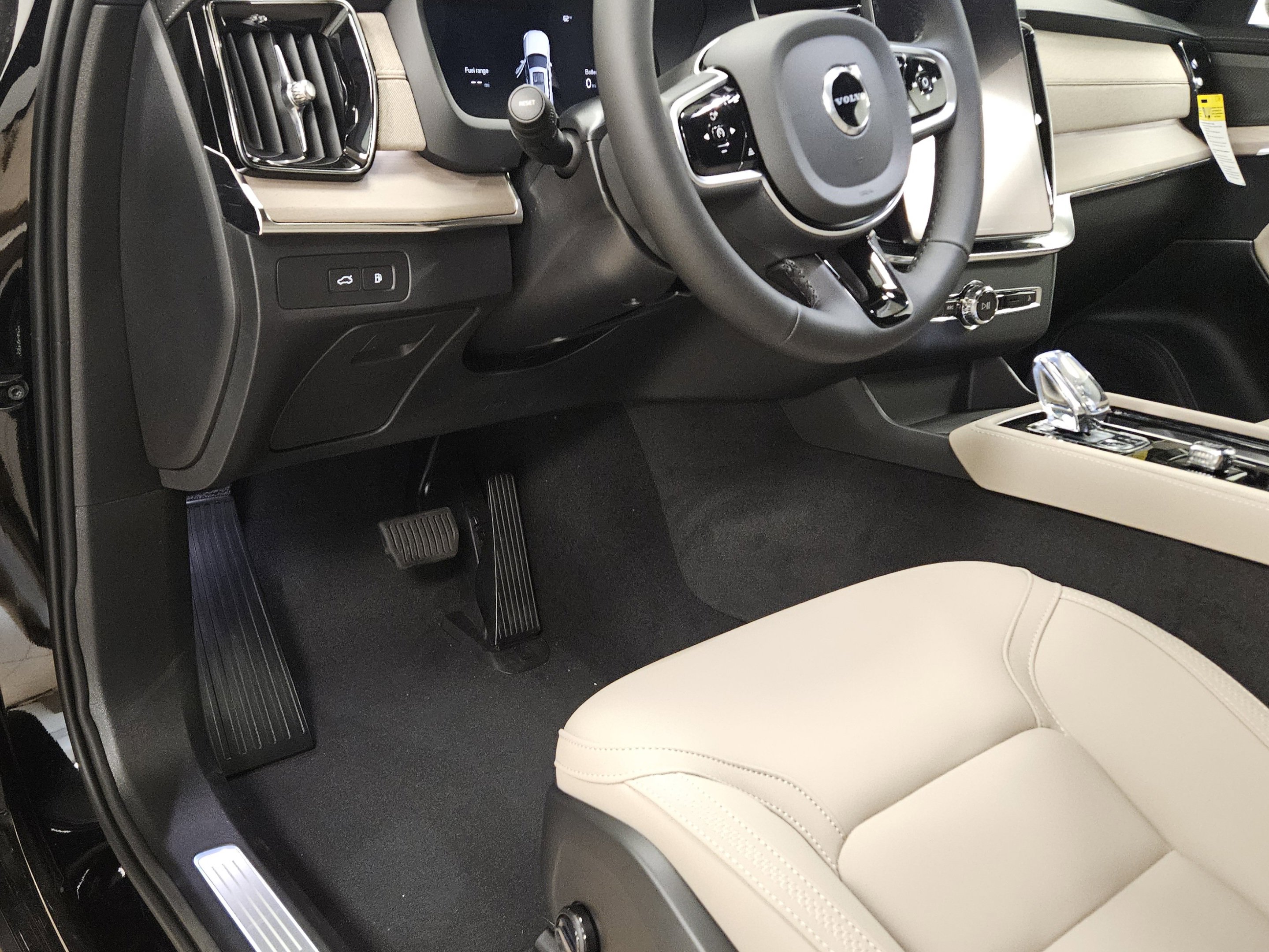 New 2026 Volvo XC90 T8 Plus w/ Protection Package Premier AWD/4WD image 40