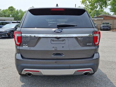 Used 2017 Ford Explorer XLT w/ Equipment Group 201A AWD/4WD image 6