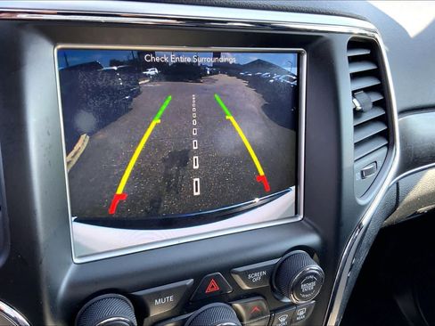 Used 2018 Jeep Grand Cherokee Limited AWD/4WD image 29