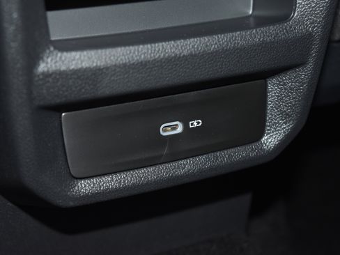 New 2025 Volkswagen Taos SE image 17