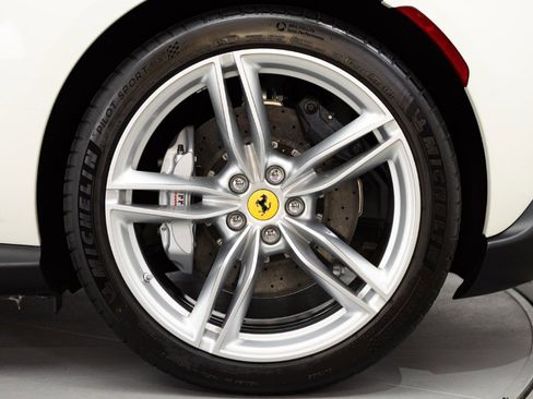 Certified 2022 Ferrari Roma image 13