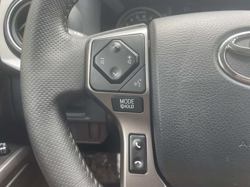 Used 2017 Toyota Tacoma SR5 w/ Tow Package RWD image 20