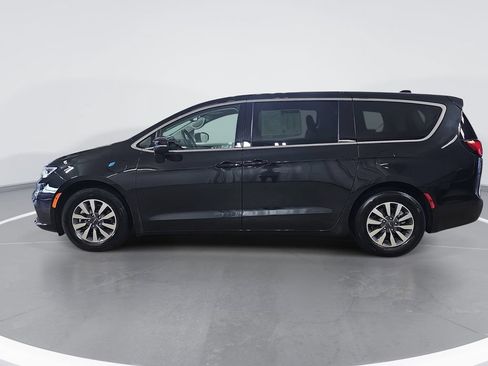 Used 2023 Chrysler Pacifica Touring-L FWD image 7