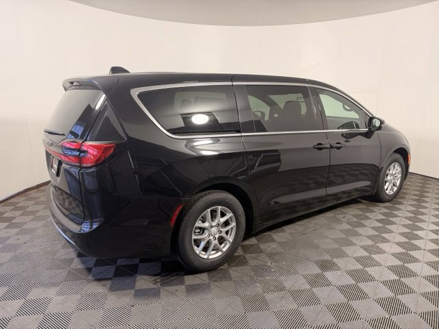 New 2027 Chrysler Pacifica Select w/ Family Tech Group FWD image 13