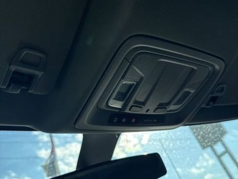 Used 2021 GMC Sierra 1500 4x4 Crew Cab w/ Sierra Value Package image 23