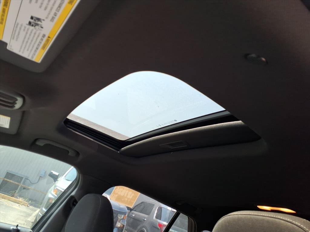 Used 2026 Chevrolet Trax RS w/ Sunroof Package FWD image 11