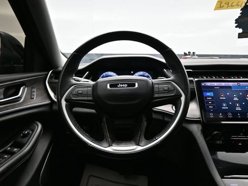 Used 2021 Jeep Grand Cherokee L Limited AWD/4WD image 16