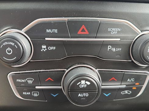 Used 2021 Dodge Charger SXT w/ Plus Group RWD image 12
