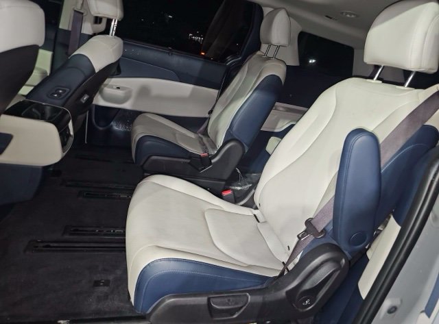 Used 2025 Kia Carnival SX FWD image 13