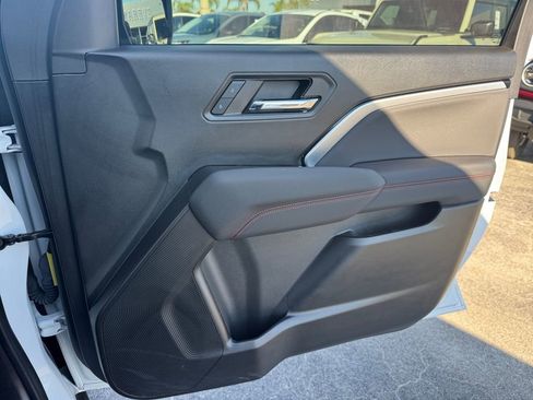 Used 2024 Chevrolet Colorado Z71 w/ Z71 Convenience Package 2 image 19