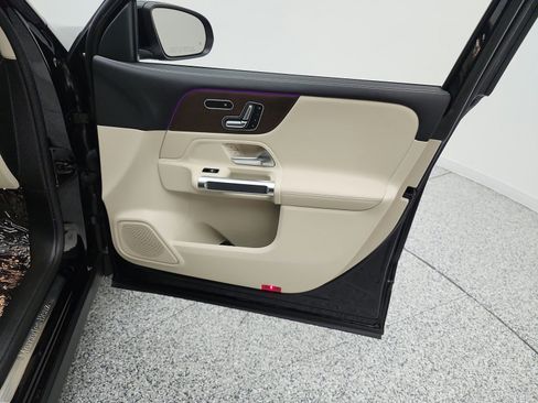 Used 2023 Mercedes-Benz GLB 250 image 21
