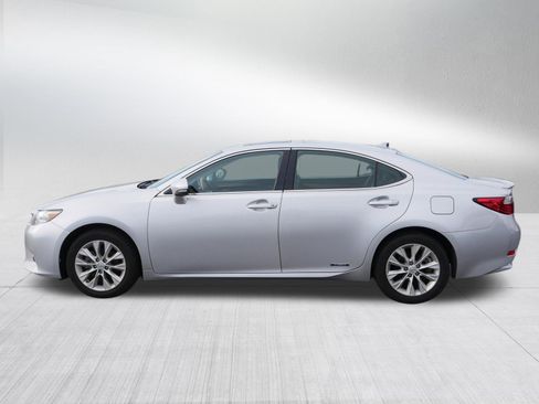 Used 2013 Lexus ES 300h w/ Luxury Pkg FWD image 4