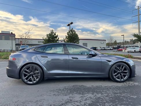 Used 2022 Tesla Model S image 12