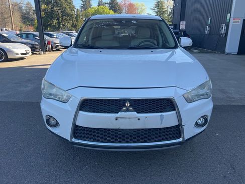 Used 2010 Mitsubishi Outlander GT image 3