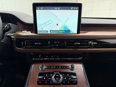 Used 2022 Lincoln Aviator Reserve w/ Equipment Group 201A AWD/4WD image 25