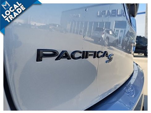 Used 2021 Chrysler Pacifica Limited w/ S Appearance Package image 12