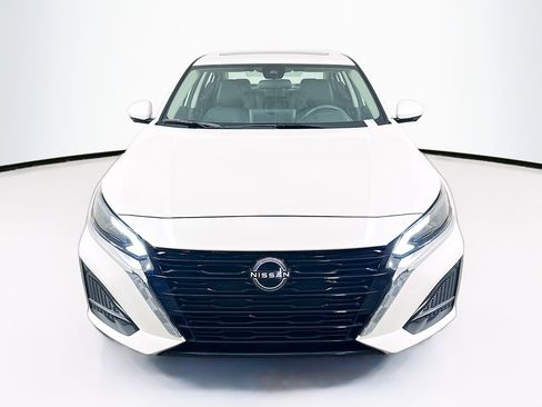 Used 2023 Nissan Altima 2.5 SL image 2