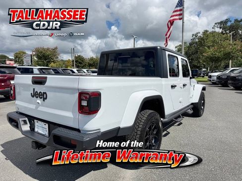 Used 2025 Jeep Gladiator Sport AWD/4WD image 3