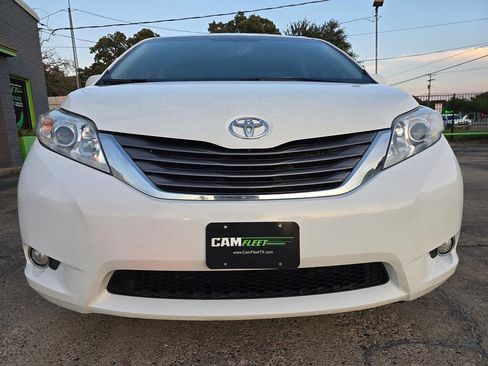 Used 2013 Toyota Sienna XLE image 6