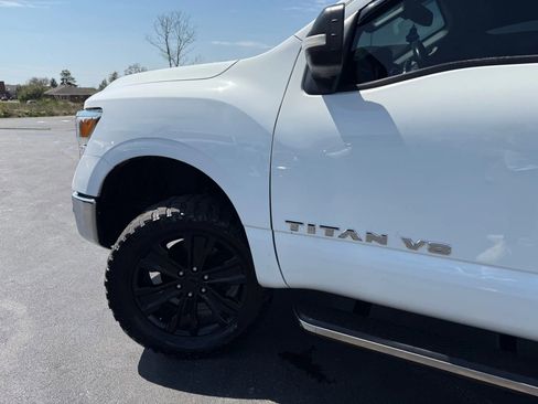 Used 2018 Nissan Titan SV w/ SV Convenience Package image 39
