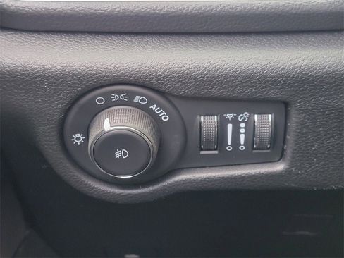 New 2026 Chrysler Pacifica Select image 11