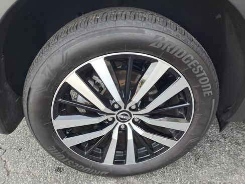 Used 2025 Nissan Pathfinder Platinum w/ Black Appearance Package FWD image 22